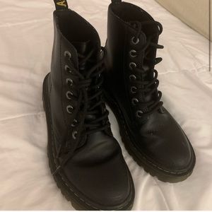 Black Docs Size 7!